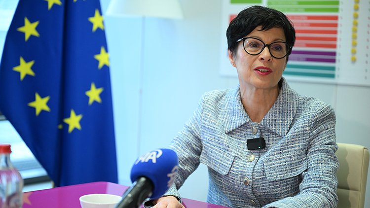 AB Komisyonunun Genişlemeden Sorumlu Üyesi Kos: 'Yeni Kıbrıs çözüm görüşmeleri bir fırsat'