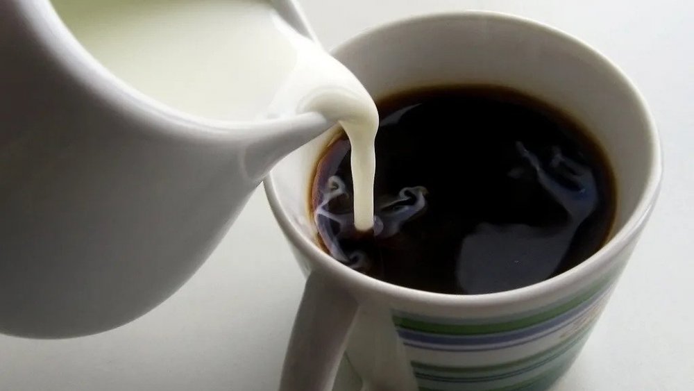https://www.mikro-makro.net/bilimsel-arastirma-sutlu-bir-fincan-kahve-iltihabi-reaksiyonu-onluyor-olabilir