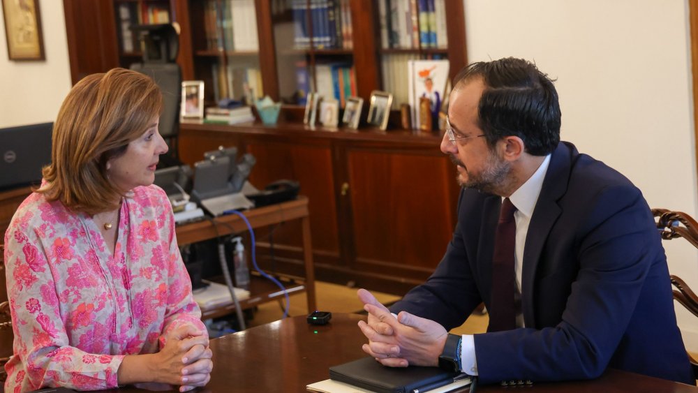 https://www.mikro-makro.net/bmgs-kibris-ozel-temsilcisi-maria-angela-holguin-hristodulidisle-gorustu