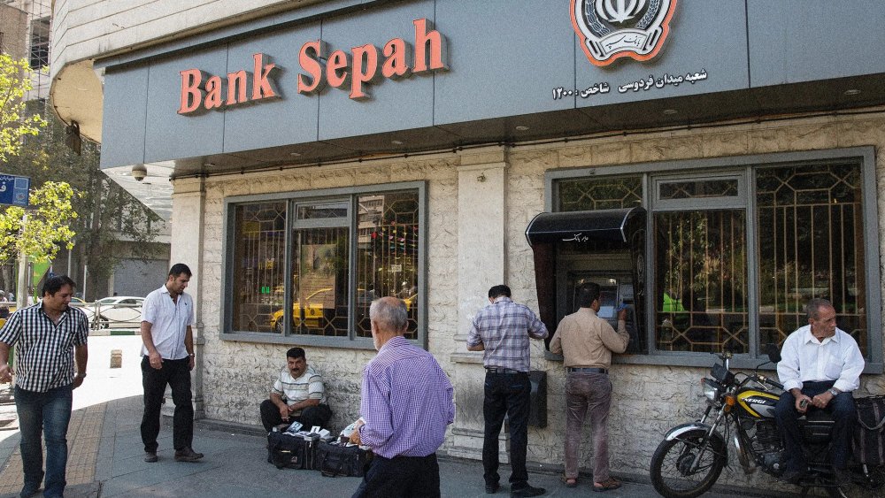 https://www.mikro-makro.net/israil-iran-bankalarini-calisamaz-hale-getirdi