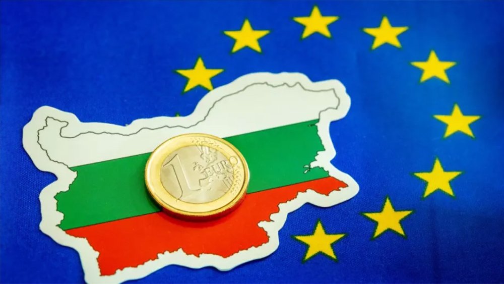 https://www.mikro-makro.net/bulgaristan-bolunmelere-ve-protestolara-ragmen-2026da-avroya-katiliyor