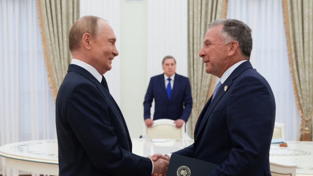 https://www.mikro-makro.net/trump-turkiye-dahil-rus-petrolu-alicilarina-cuma-gunu-ikincil-yaptirim-uygulayabilir