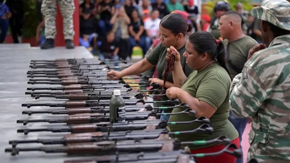 https://www.mikro-makro.net/venezuela-savunma-bakani-cia-operasyonlarini-basarisizliga-mahkum-goruyor
