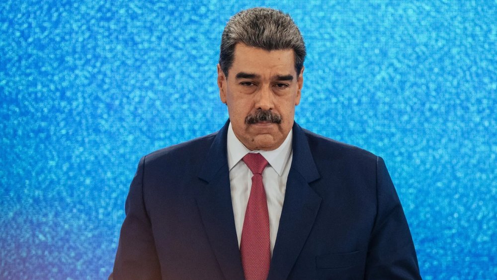 https://www.mikro-makro.net/trump-maduro-ve-esinin-yakalanip-venezuela-disina-cikarildigini-duyurdu