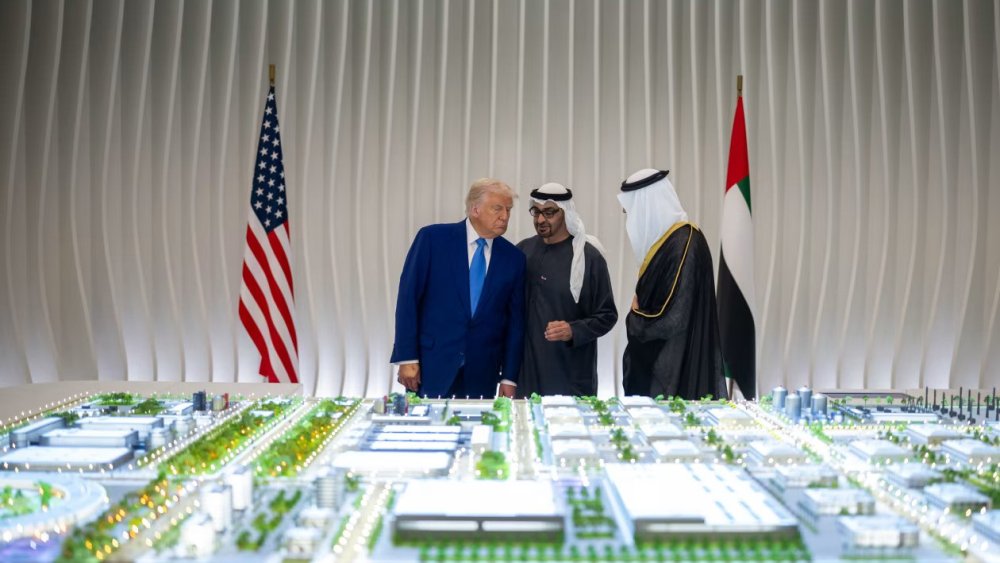 https://www.mikro-makro.net/trump-ailesinin-kripto-sirketinin-yuzde-49u-gizlice-bae-seyhi-tahnoun-bin-zayed-al-nahyana-satildi