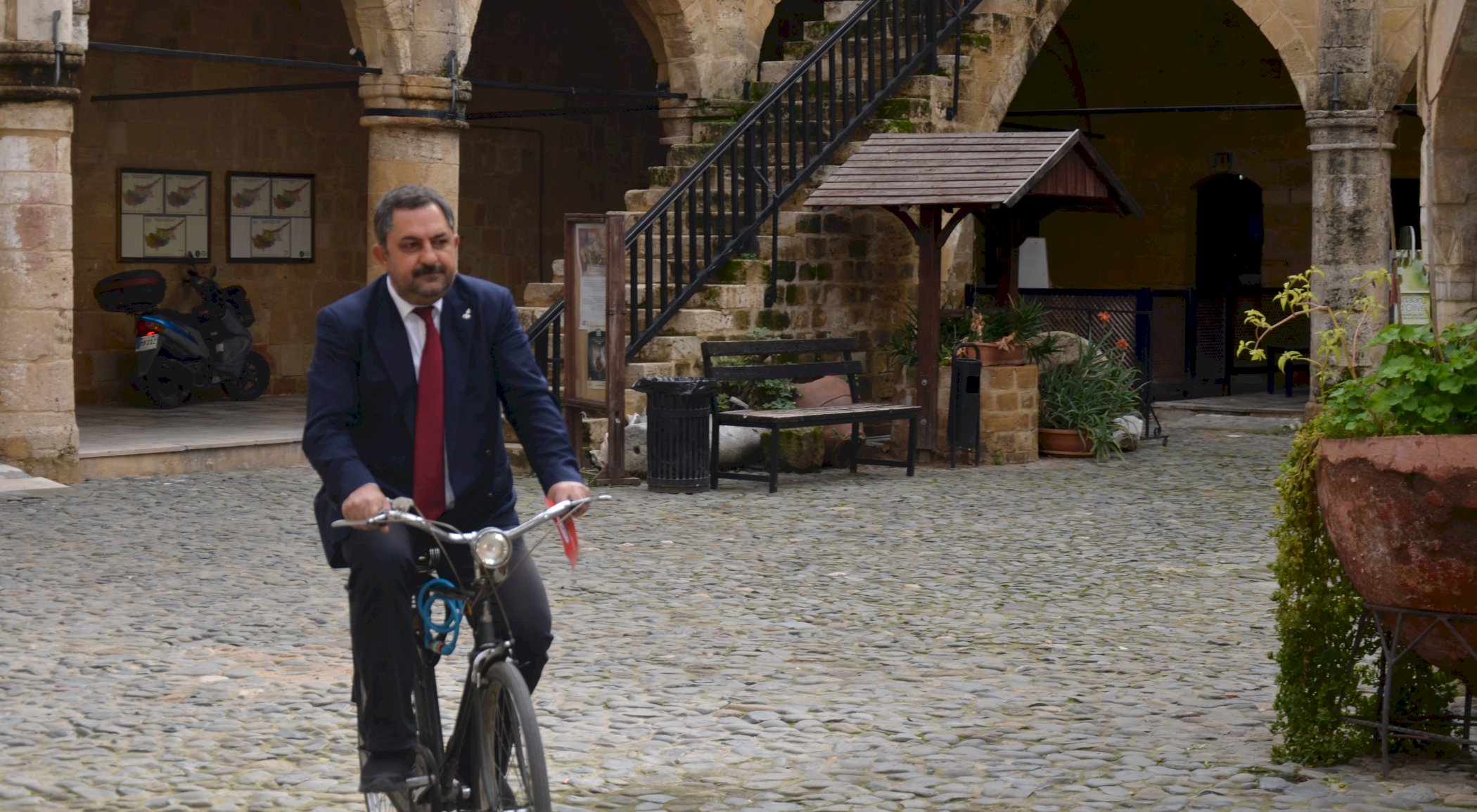 https://www.mikro-makro.net/prof-dr-mehmet-hasguler-cok-kutuplu-dunya-kibris-turkleri-icin-firsattir
