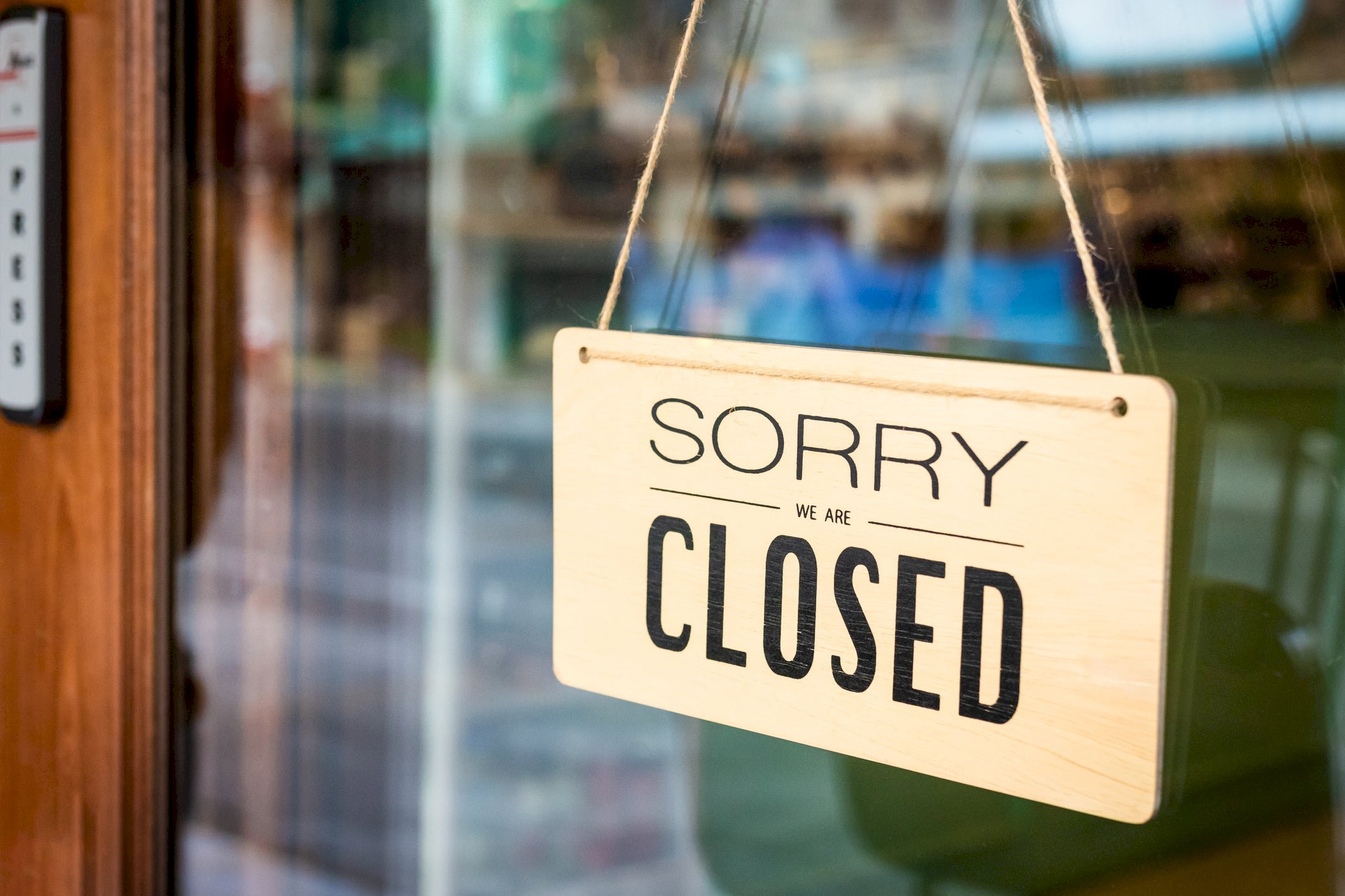 Are being closed. Табличка закрыто. Закрыто картинка. Магазин закрыт. Табличка магазин закрыт.