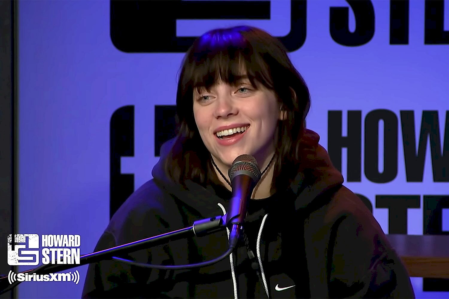 Genç Amerikalı şarkıcı Billie Eilish porno izlemenin ne kadar yanlış olduğunu anlattı