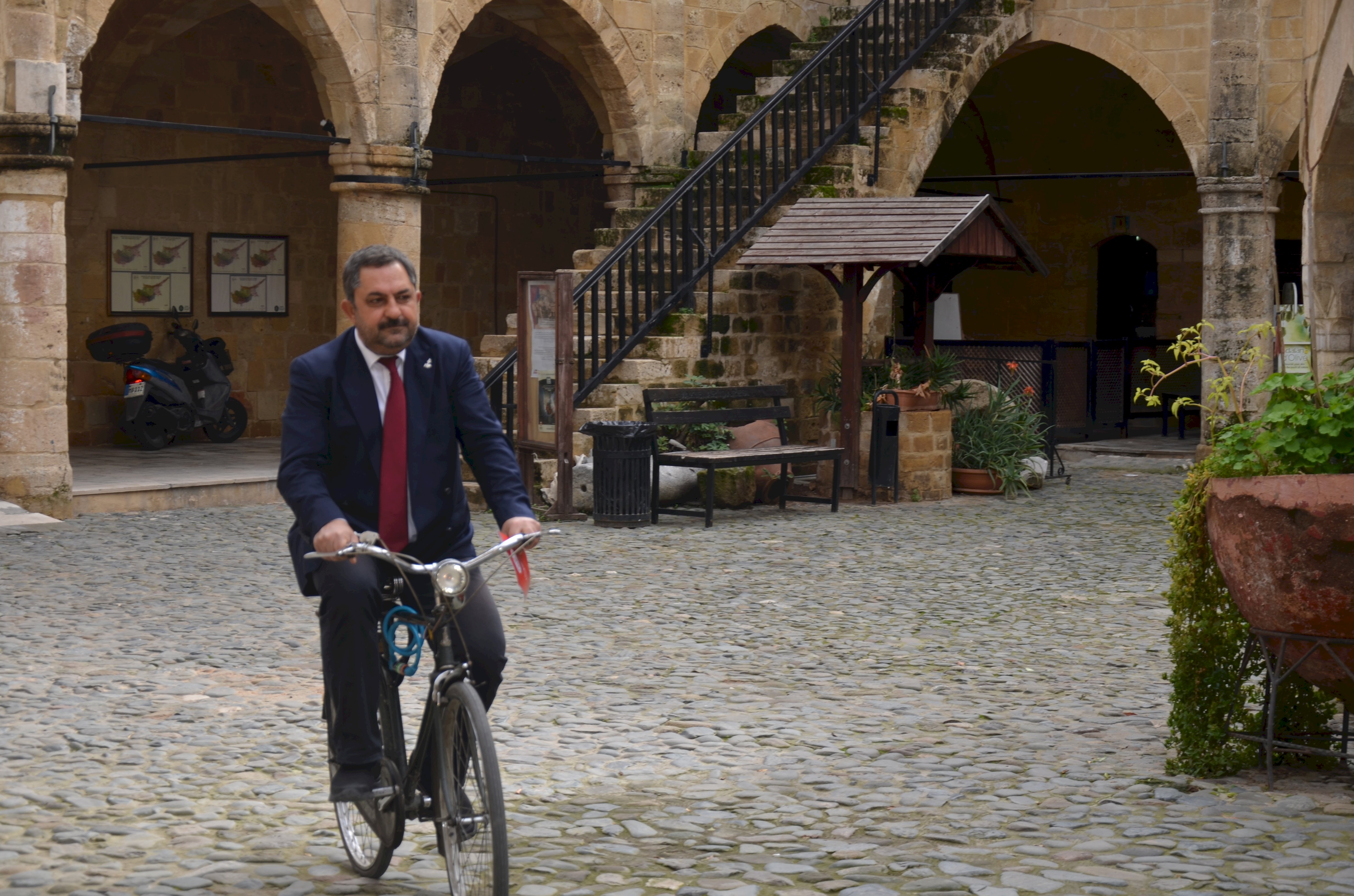 Prof. Dr. Mehmet Hasgüler: 'Çok kutuplu dünya Kıbrıs Türkleri için fırsattır'
