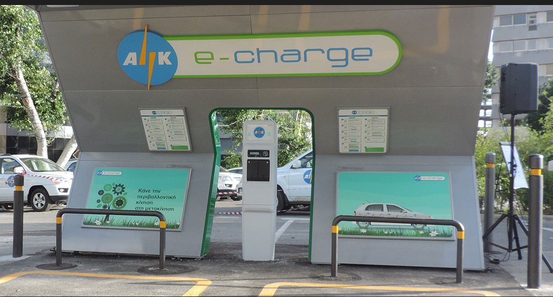 Kıbrıs'ın kuzeyi uyutulurken güneyi emisyon giderlerinin elektriğe maliyetini tartışıyor