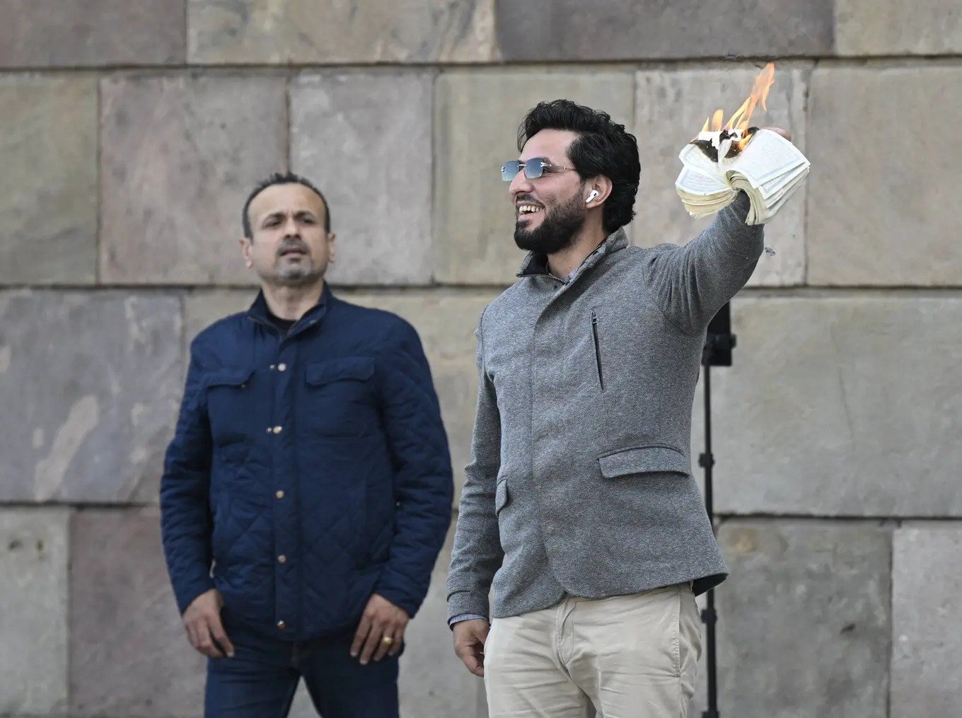  İsveç’te Kur’an yakan iki kişi yargılanacak