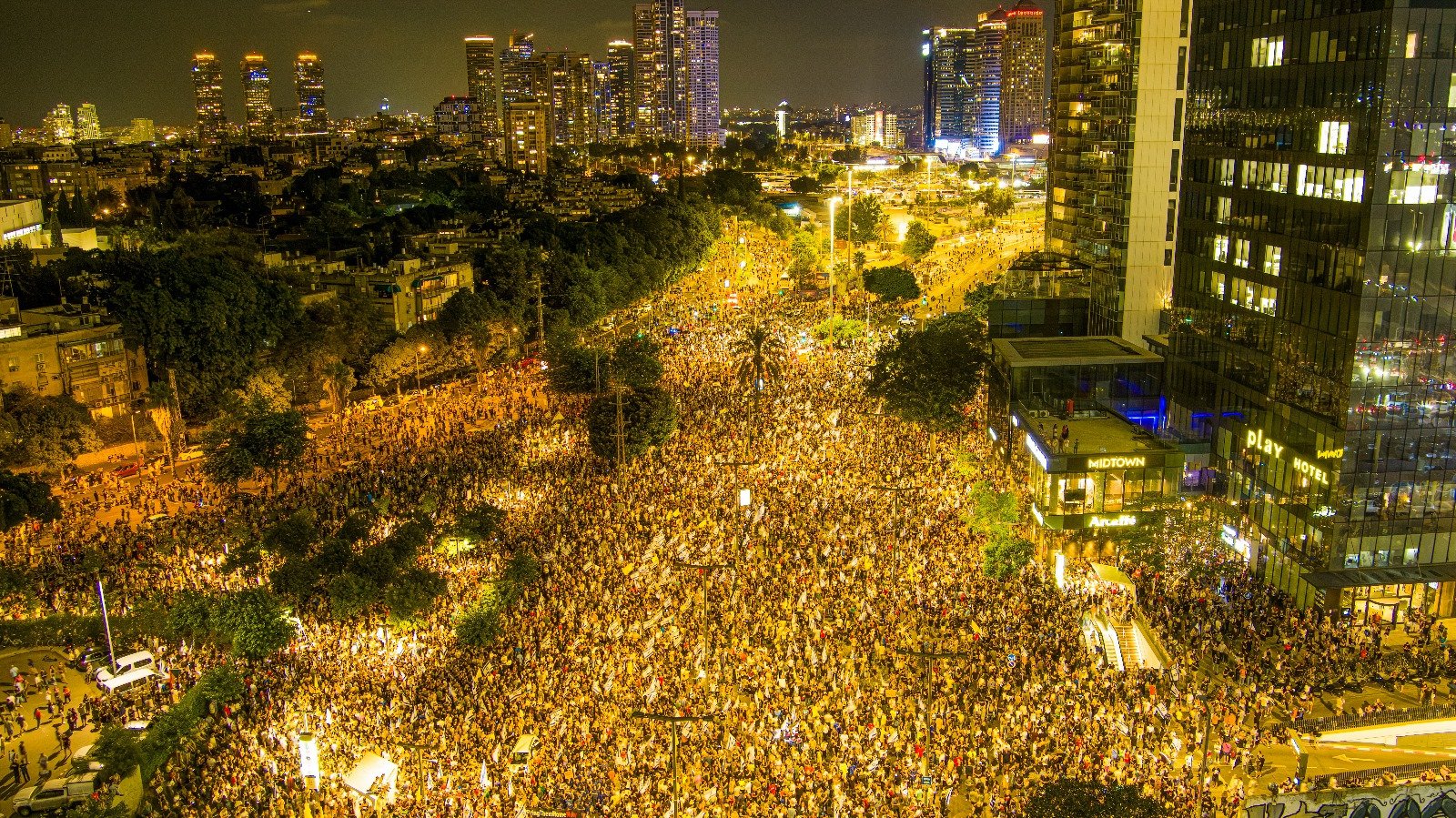 İsrailliler genel grevde: Yüz binlerce İsrailli ateşkes talebiyle sokaklara döküldü
