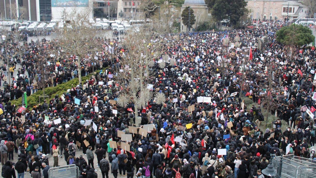 Türkiye’de pek çok üniversitede öğrenciler boykot kararı aldı, akademisyenler greve gidiyor