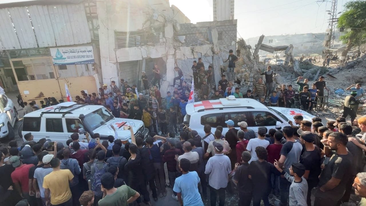 Hamas İsrailli 7 rehineyi teslim etti