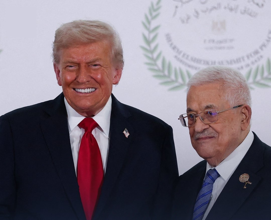 Trump geçen ay Amerikan vizesi vermediği Filistin Yönetimi Başkanı’nın elini sıktı