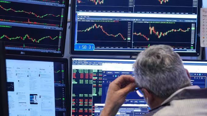 Teknoloji hisselerinden çıkış Wall Street’i sarstı: Nasdaq öncülüğünde tüm hisse endeksleri geriledi