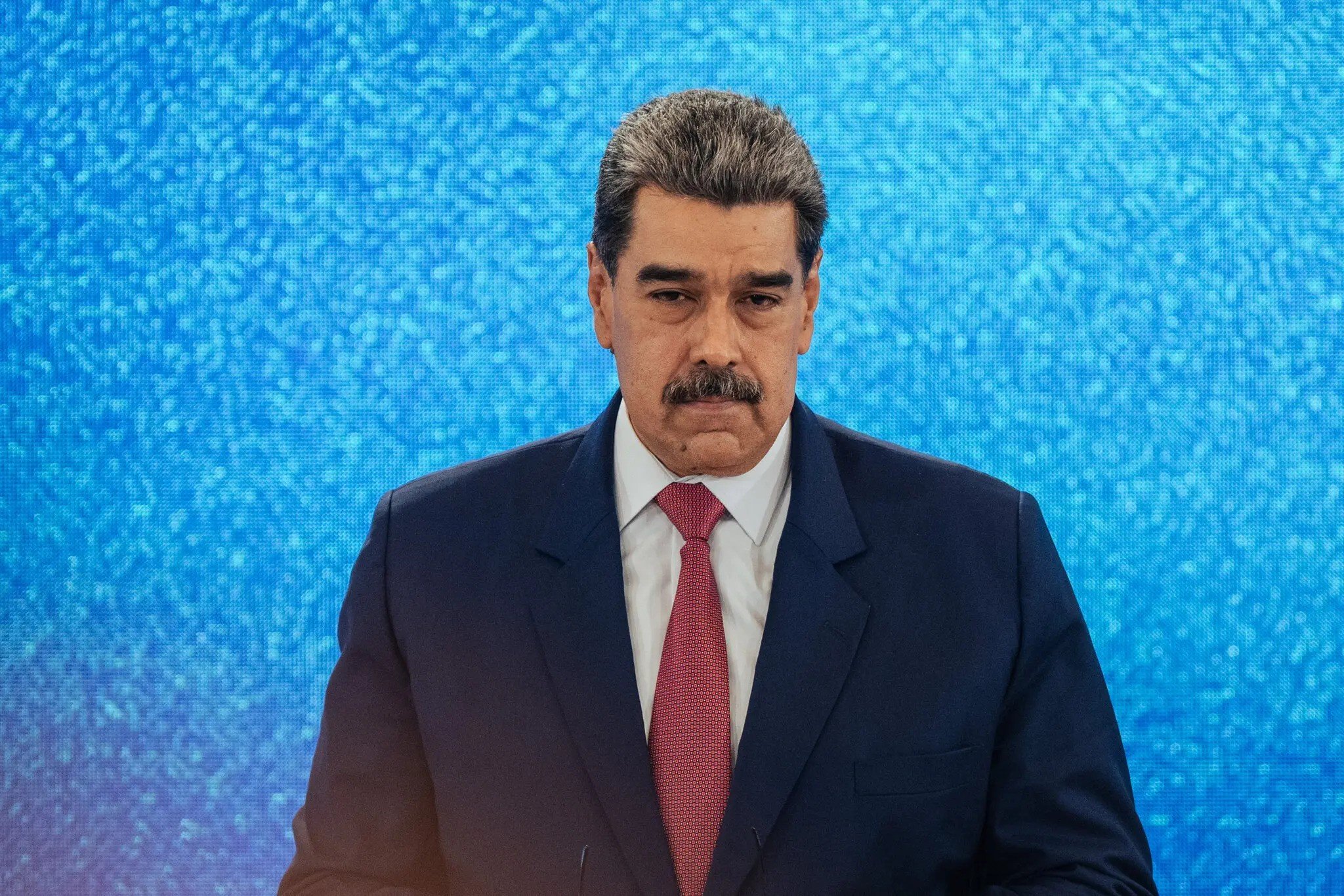 Trump, Maduro ve eşinin yakalanıp, Venezuela dışına çıkarıldığını duyurdu