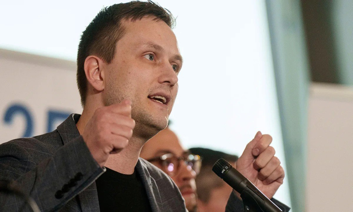 Grönland Başbakanı Jens-Frederik Nielsen: Grönland satılık değil