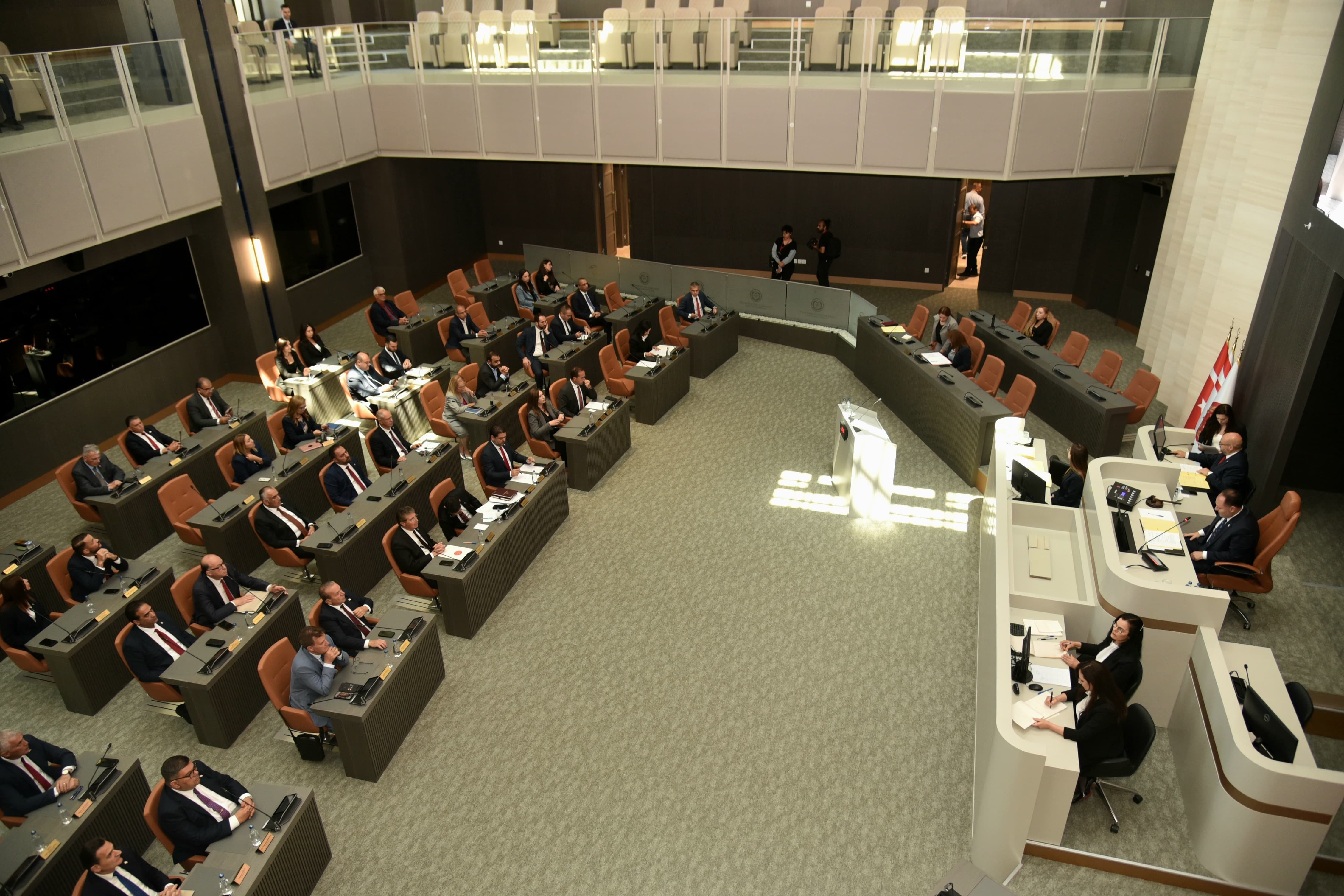 Meclis’te, KKTC’deki tıp fakültelerinin uzmanlık vermesinin yolunu açan tasarı tartışıldı