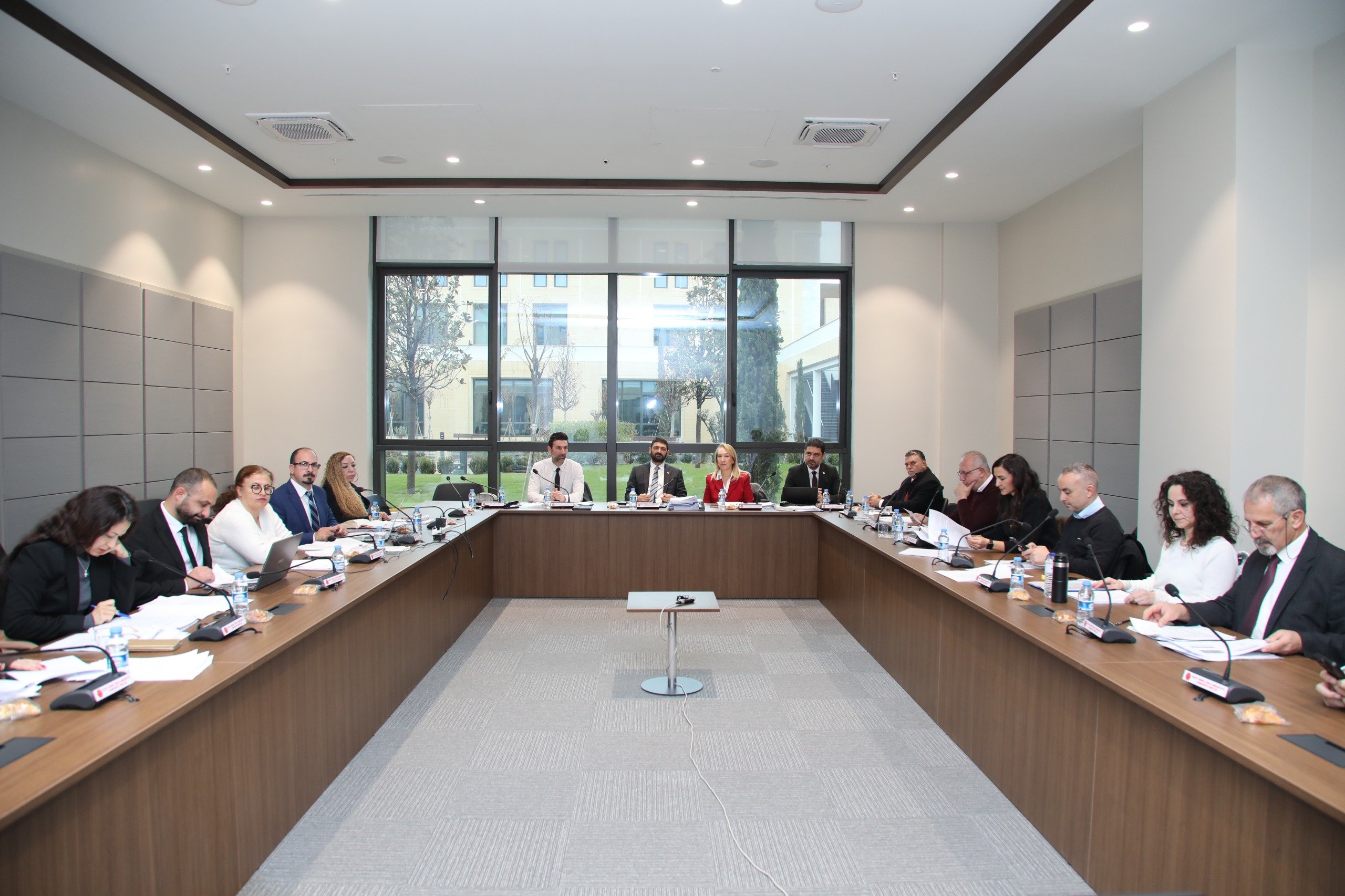 Oldukça tartışmalı Sağlık Hizmetleri Dairesi Yasa Tasarısı oy çokluğu ile komiteden geçti